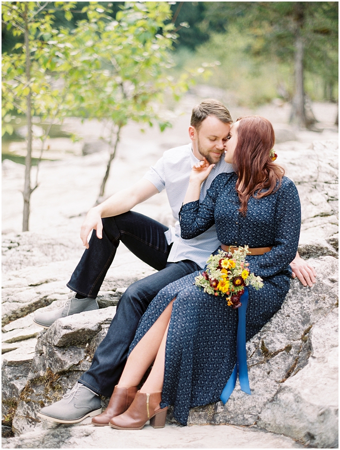 oregon-engagement-photos-on-santiam-river (3)