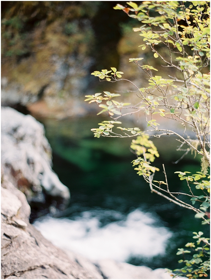 oregon-engagement-photos-on-santiam-river (8)