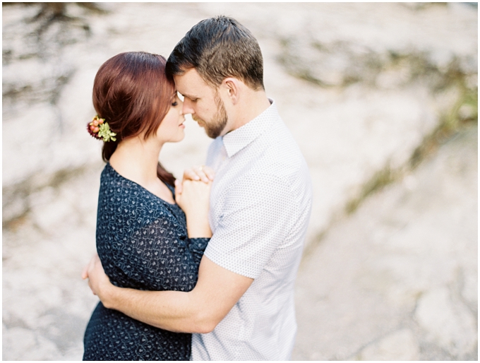oregon-engagement-photos-on-santiam-river (11)