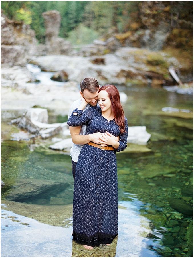 oregon-engagement-photos-on-santiam-river (23)